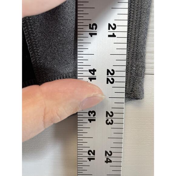 Under Armour Pants Womens Medium Gray Black Compression HeatGear Capri Leggings - Picture 4 of 6